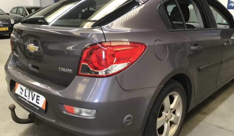 Chevrolet Cruze 1.6 LT full
