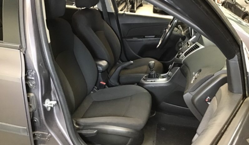 Chevrolet Cruze 1.6 LT full