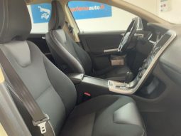 Volvo XC60 2.4 D4 Momentum AWD full